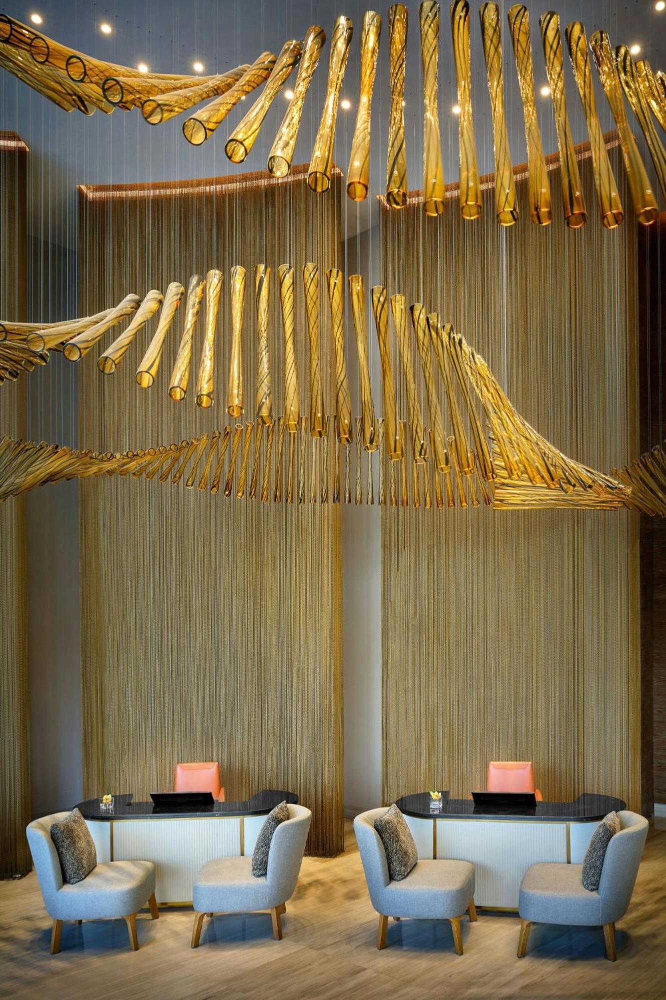 The St. Regis Downtown Dubai Hotel Eksteriør billede Detail of the tail